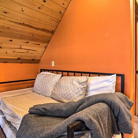 Spacious Log Cabin With Fire Pit And Game Room! Eureka Springs Eksteriør bilde