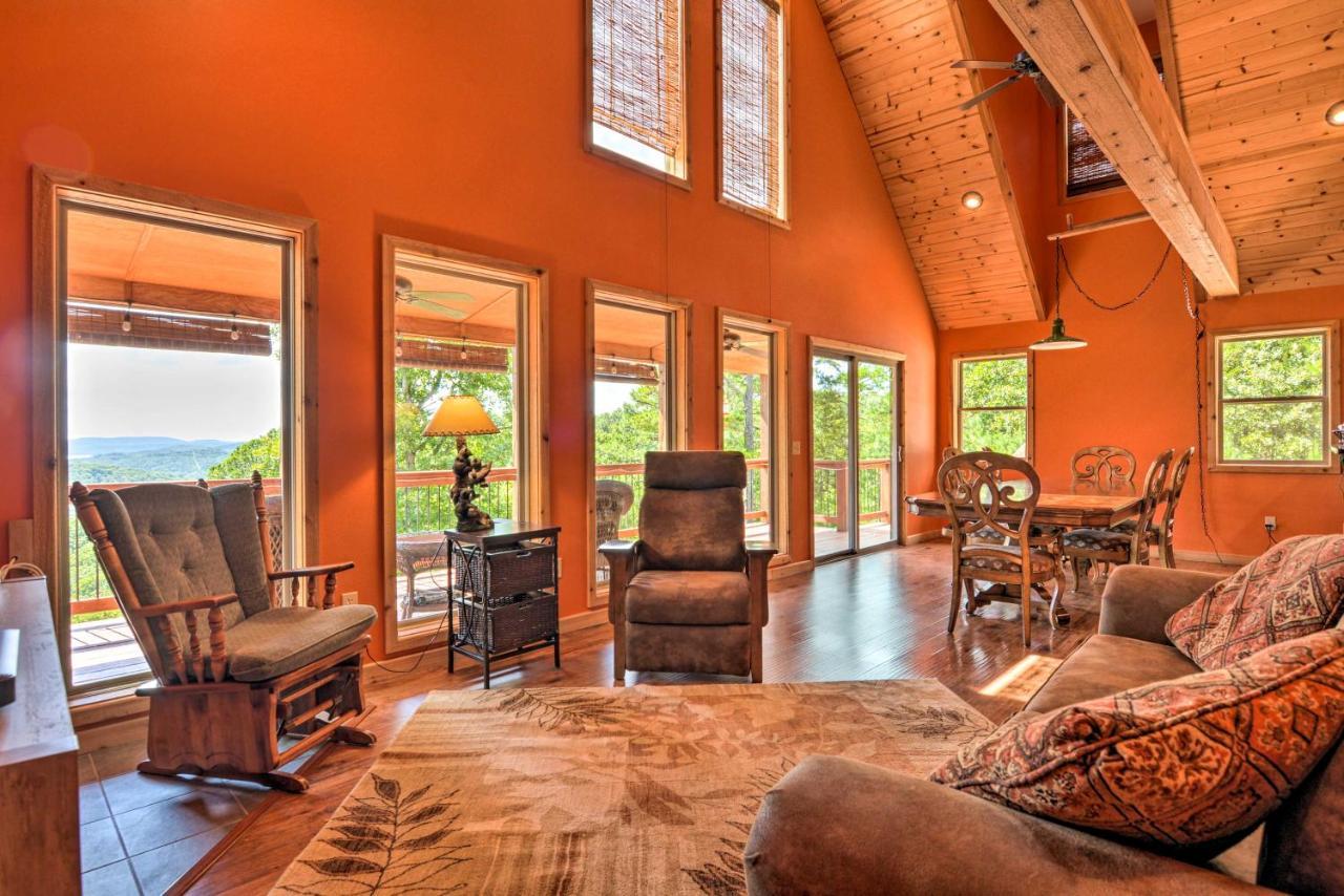 Spacious Log Cabin With Fire Pit And Game Room! Eureka Springs Eksteriør bilde