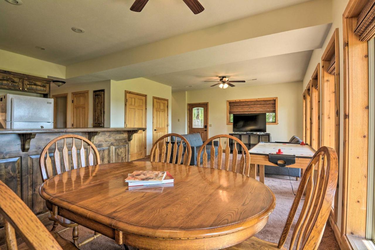 Spacious Log Cabin With Fire Pit And Game Room! Eureka Springs Eksteriør bilde
