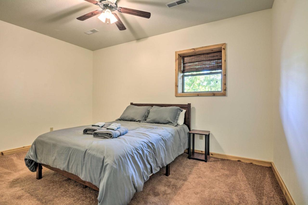 Spacious Log Cabin With Fire Pit And Game Room! Eureka Springs Eksteriør bilde