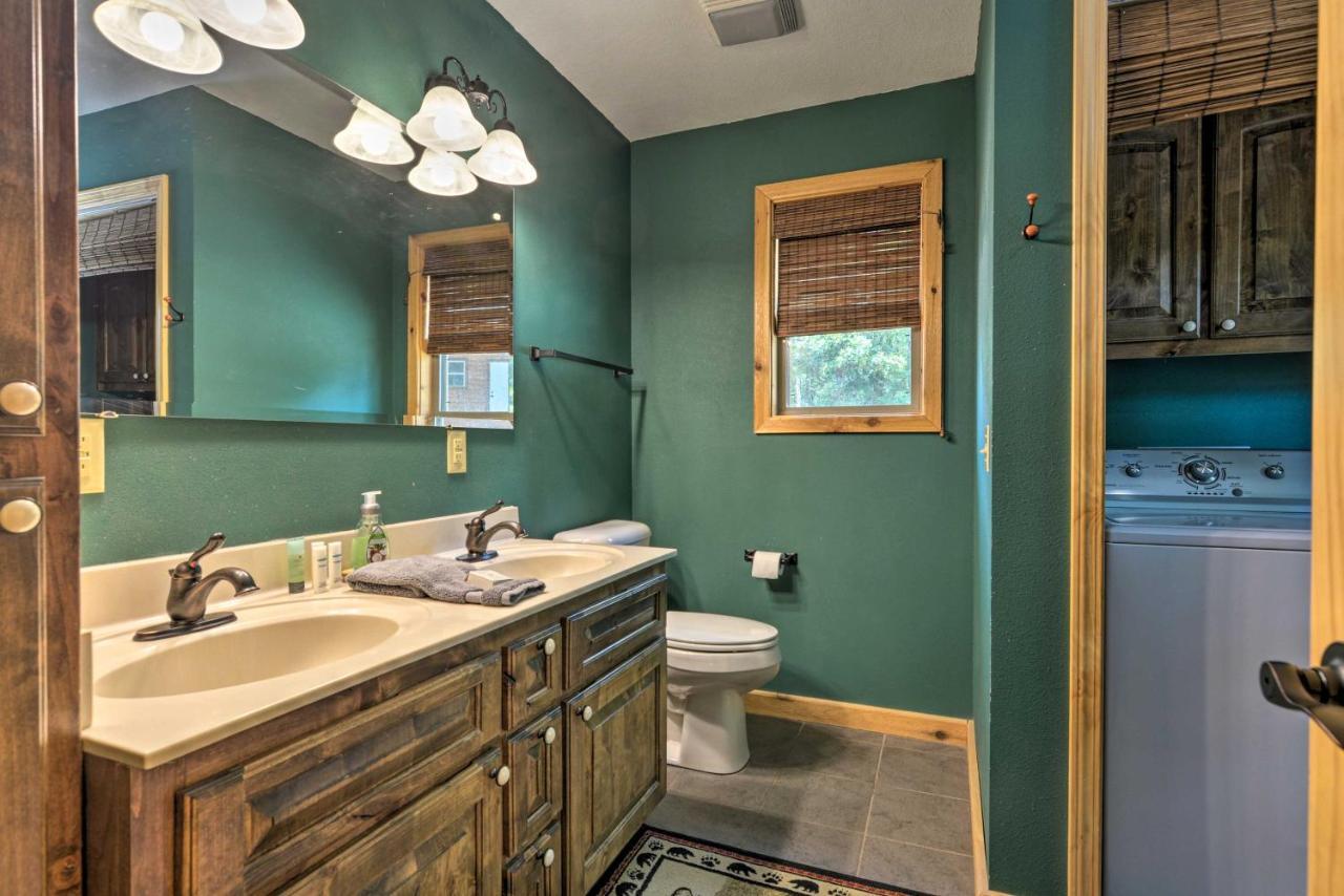 Spacious Log Cabin With Fire Pit And Game Room! Eureka Springs Eksteriør bilde