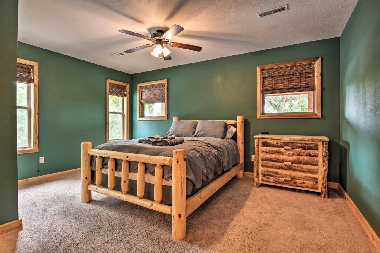 Spacious Log Cabin With Fire Pit And Game Room! Eureka Springs Eksteriør bilde