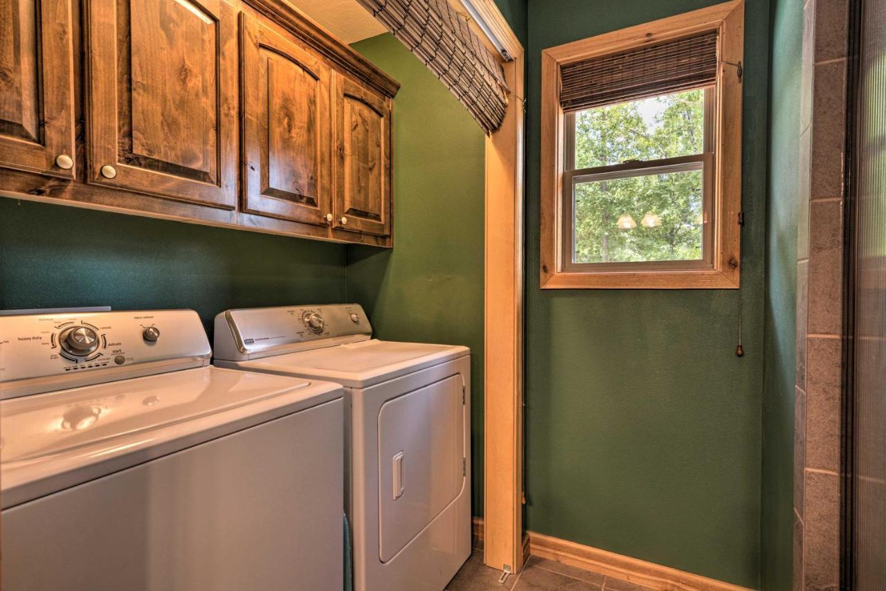 Spacious Log Cabin With Fire Pit And Game Room! Eureka Springs Eksteriør bilde